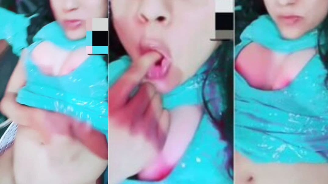 Beautiful North Indian Girl Kumkum Shows Her Boobs and Pussy to Her Boyfriend