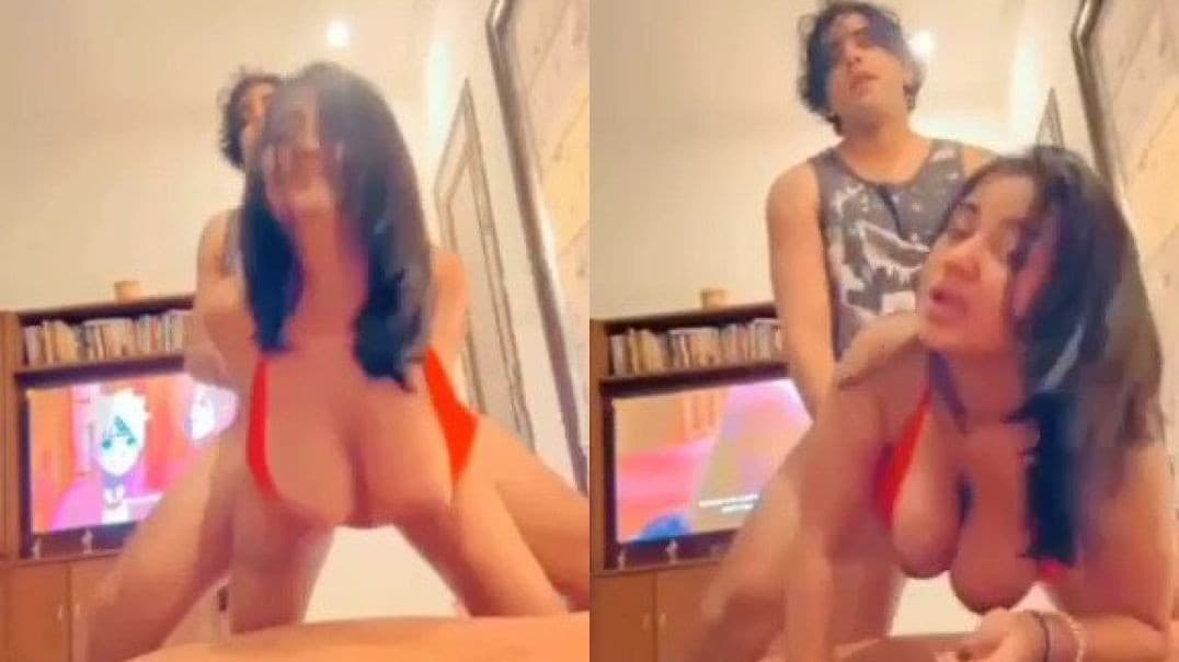 Desi Girlfriend with Big Boobs Giving Blowjob & Fucked Hard by BF