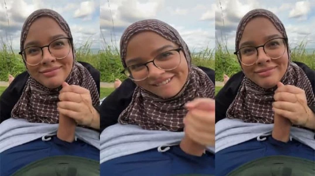 Hijabi Mom Sucking Big Cock and Fucking in Public Park