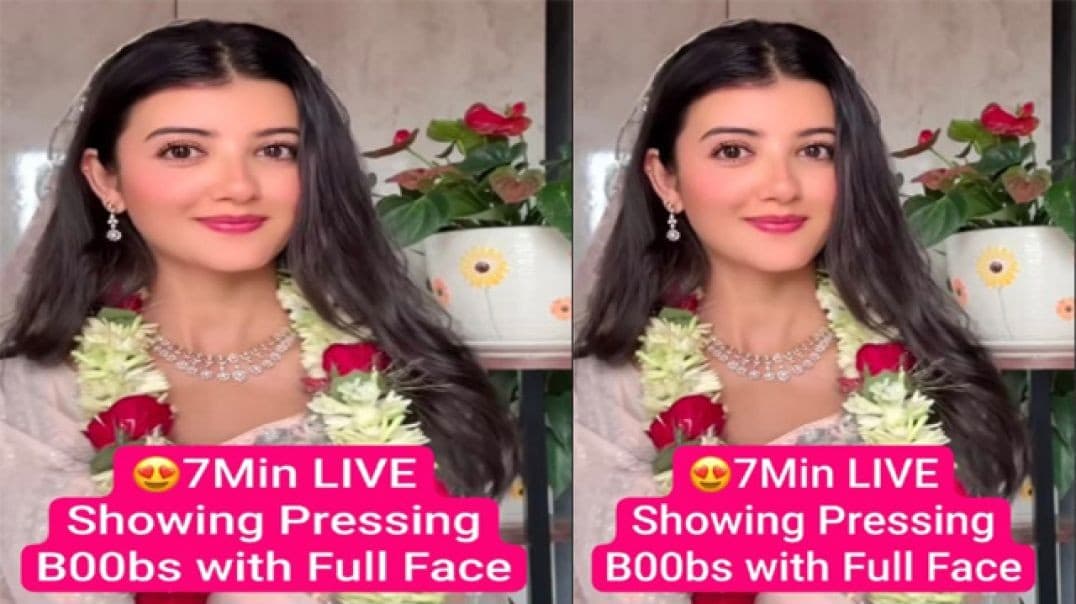 Soni Snapchat Queen – Premium Live Showing – Playing with Tits Full Face