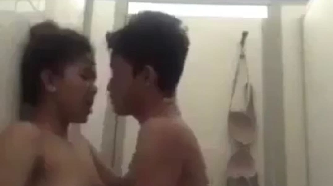 Young lover fucked in bathroom