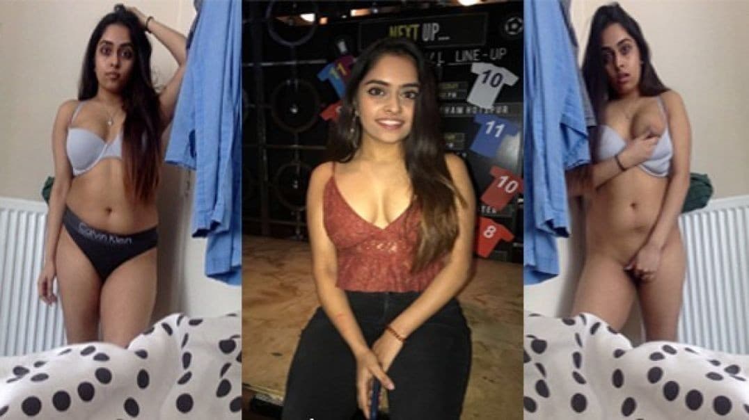 Sexy Horny Girlfriend Shows Fingering