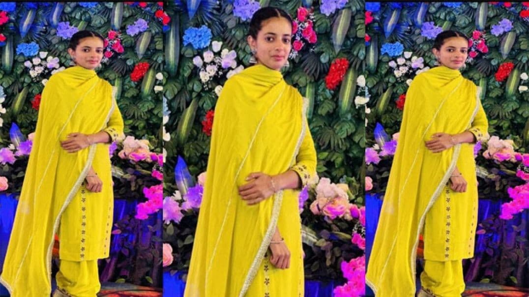 Sexy Punjabi Wife Showing Off