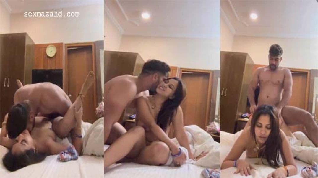 Couple Kissing, Sucking, and Hard Doggy Fucking