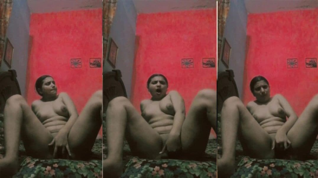 Pakistani Babe Ayesha Masturbating For Boyfriend