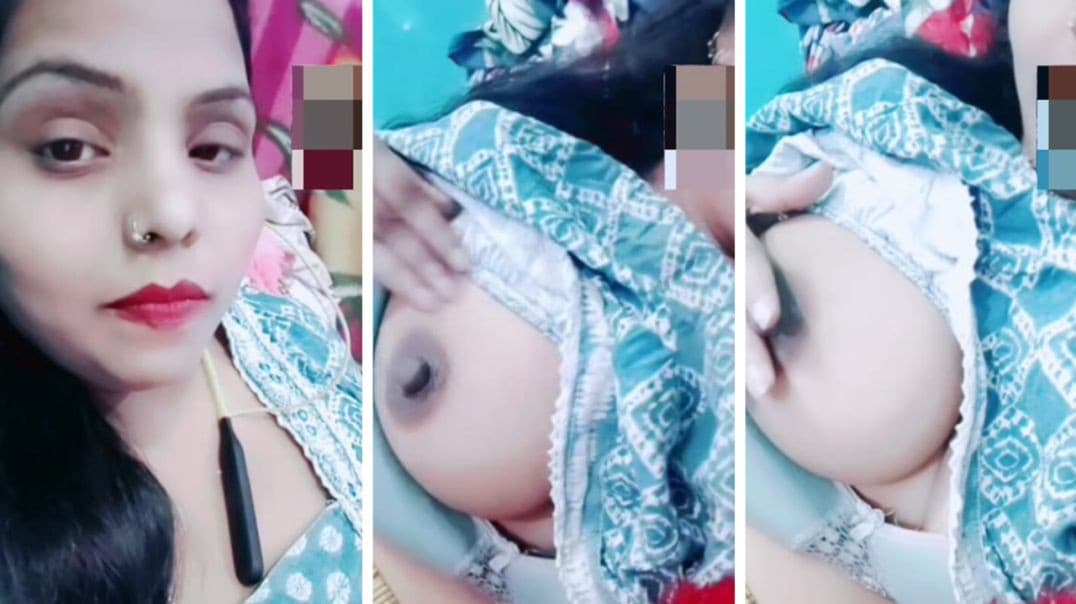 Girlfriend Shows Her Boobs During a Video Call