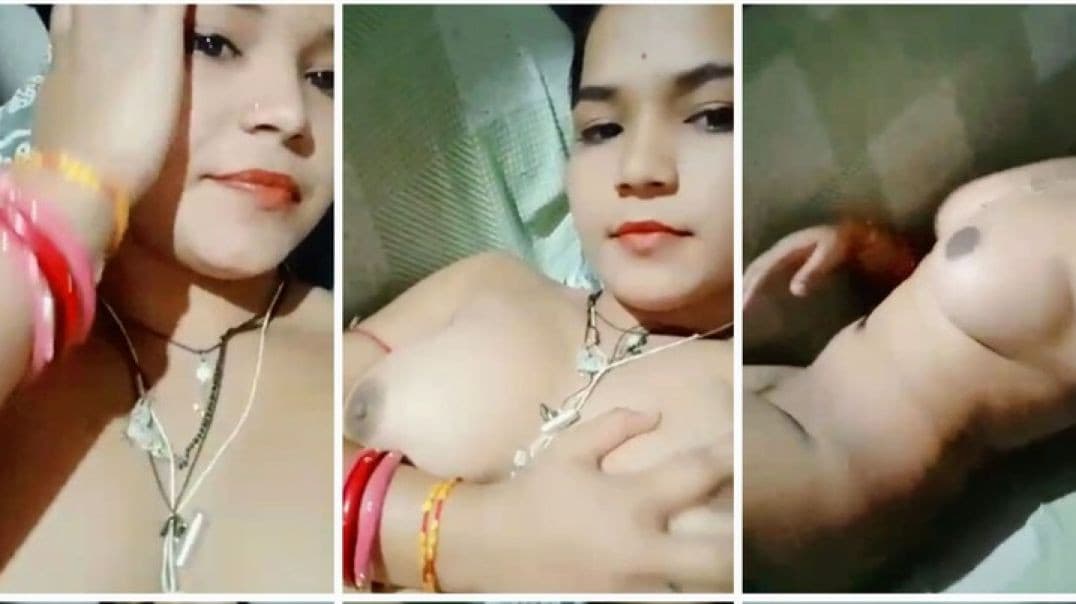 Horny Bhabhi Spreading Her Pussy Closeup