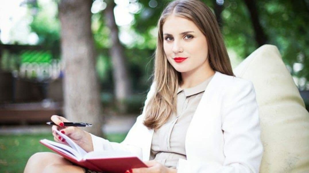 Cute Actress Zina Esepciuc Flashes her Pussy in Rodin