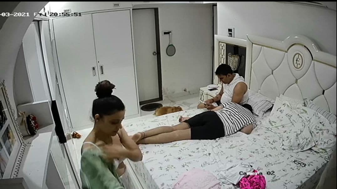 Hot Couple Strips Her Clothes and Trail Dresses